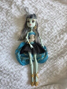 Monster High Doll Frankie Stein 13 Wishes
